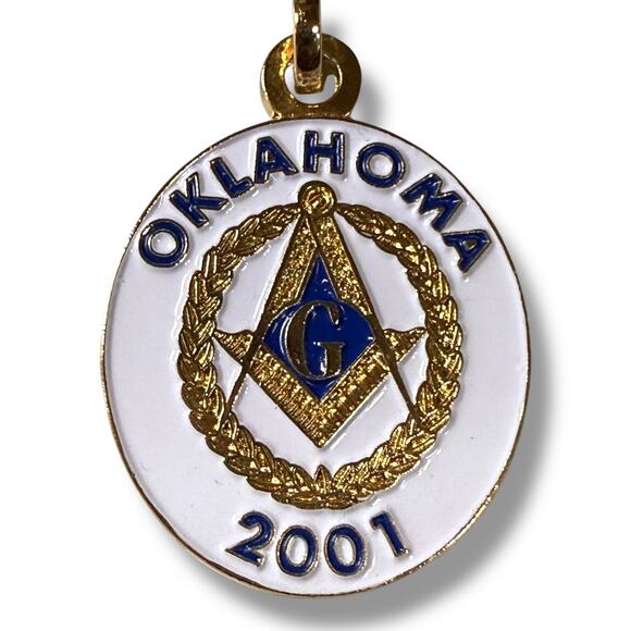Vintage 2001 Free Mason Oklahoma Charm Keychain Gold Tone White Blue Enamel - Picture 1 of 4